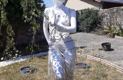 Mannequin nouveau. — 4
